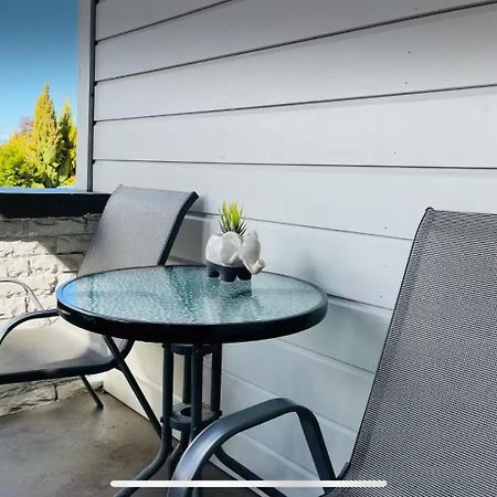 Modern Upstairs Apartment In Dunedin Central Exterior photo