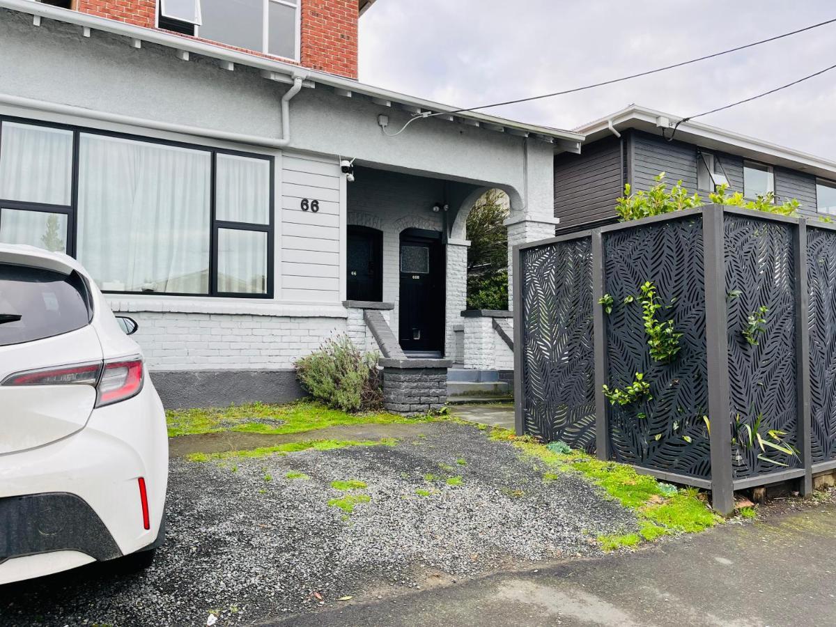 Modern Upstairs Apartment In Dunedin Central Exterior photo