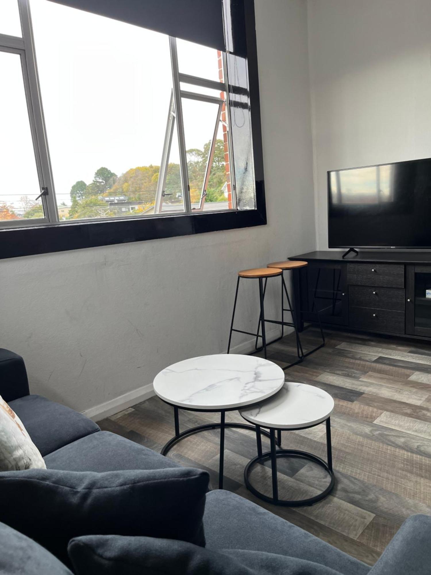 Modern Upstairs Apartment In Dunedin Central Exterior photo